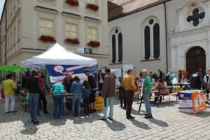 Viele Menschen kamen extra auf den Marienplatz, um das Volksbegehren zu unterschreiben. (Foto: M. Unger)